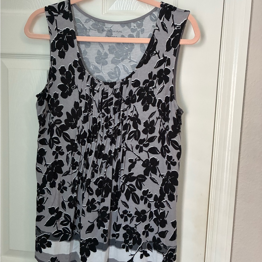 Croft and Barrow Women's Black and Gray Floral Sleeveless Top size medium